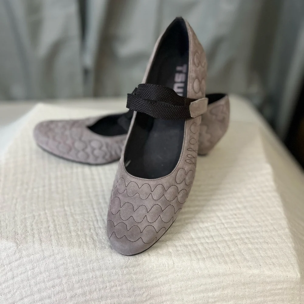 TSUBO Gray Suede Leather Quilted Kitten Heel Sz 8 Anti Slip Mary Jane Juba Pump